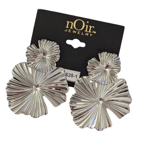 nOir Jewelry Silver Statement Flower Petal Earrings - Picture 5 of 5